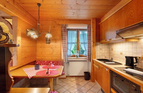 Mittenwald Apartment | Apartment 'Enzian Nr 2' with Mountain View, Private Terrace and Wi-Fi