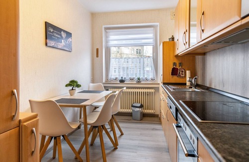 Heppens Apartment | Apartment 'Erholung Wilhelmshaven' with Shared Pool & Wi-Fi