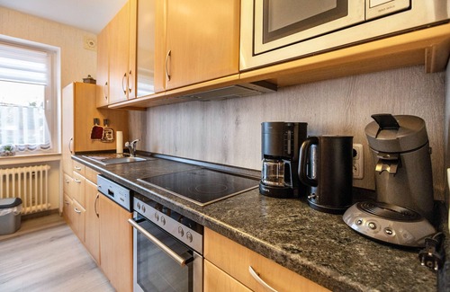 Heppens Apartment | Apartment 'Erholung Wilhelmshaven' with Shared Pool & Wi-Fi