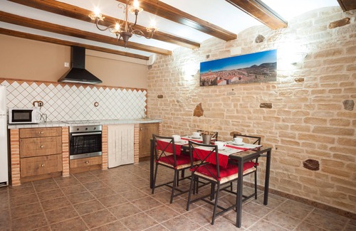 La Mata de los Olmos Apartment | Apartment 'Ejulve' with Wi-Fi