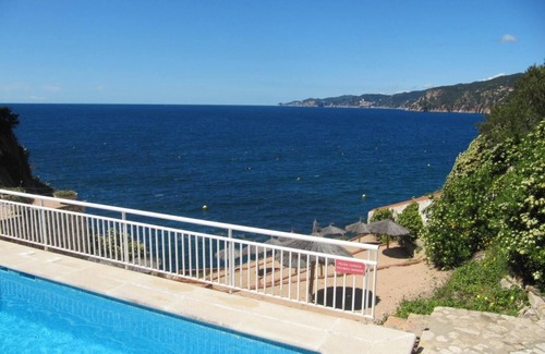 Sant Feliu de Guixols Apartment | APARTMENT AT WALKING DISTANCE FROM THE BEACH AND POOL
