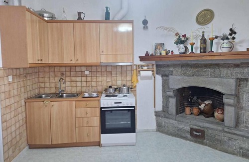 Mochos Apartment | Apartment 'Eve's House' with Mountain View, Wi-Fi and Air Conditioning