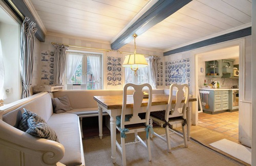 Emmelsbuell-Horsbuell Apartment | Apartment 'Friesenhaus' with Shared Garden and Wi-Fi