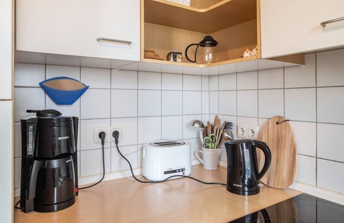 Nienhagen Apartment | Apartment 'Ferienwohnung Strandnähe' with Balcony and Wi-Fi
