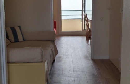 Notre-Dame-de-Monts Apartment | Apartment facing sea and beach