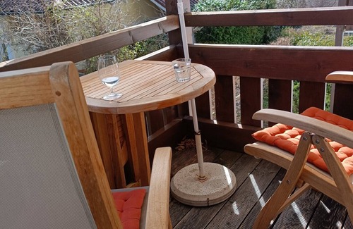 Arlaching Apartment | Apartment 'Ferienwohnung Chiemseestrand' with Lake View, Balcony and Wi-Fi