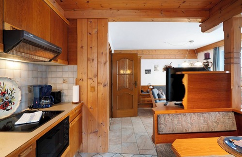Mittenwald Apartment | Apartment 'Felsenroserl Nr 4' with Mountain View, Shared Garden and Wi-Fi