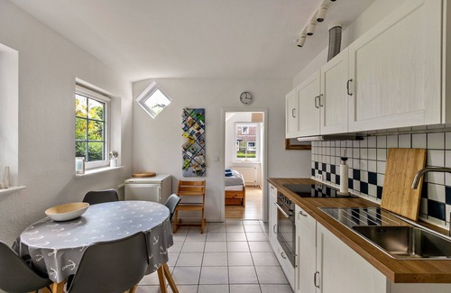 Gluecksburg Apartment | Apartment 'Ferienwohnung Block' with Private Terrace, Private Garden and Wi-Fi