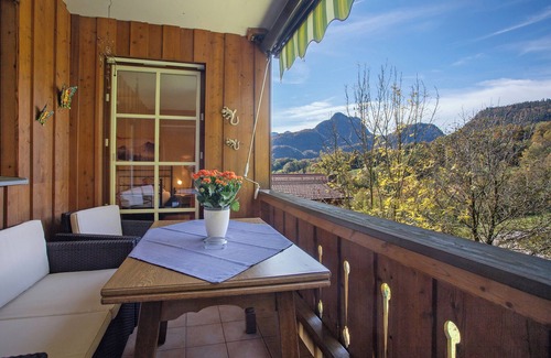 Bad Reichenhall Apartment | Apartment 'Ferienwohnung Alpenrose' with Mountain View, Balcony and Wi-Fi