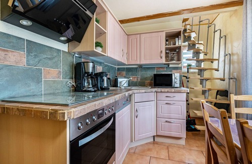 Oberwiesenthal Apartment | Apartment 'Ferienhaus Fichtelberg Apartement B' with Mountain View, Private Terrace and Wi-Fi