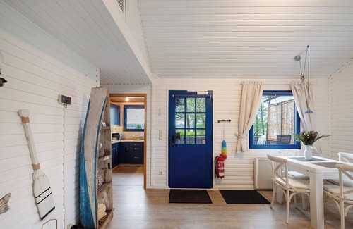 Muritz House | Apartment 'Ferienhaus 'am Seeufer' with Lake View, Private Terrace and Private Garden
