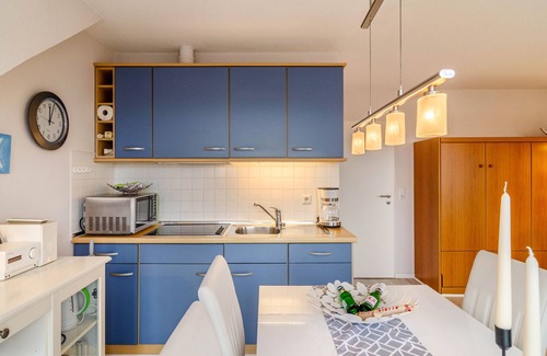 Norderney House | Apartment 'Ferienhaus Raschke' with Sea View, Private Terrace and Wi-Fi