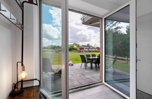 Schulp Apartment | Apartment 'Ferienhaus Ebbe Unten' with Private Terrace, Private Garden and Wi-Fi