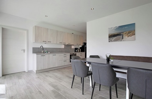 Schulp Apartment | Apartment 'Ferienhaus Flut Oben' with Private Garden, Balcony and Wi-Fi
