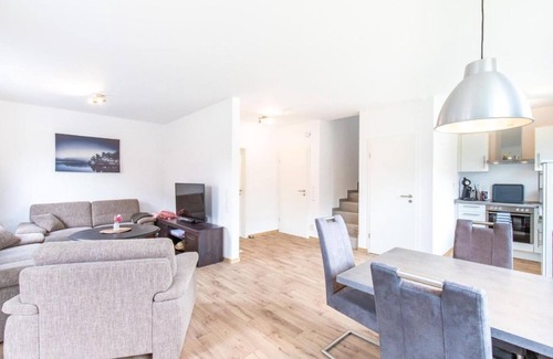 Leer Apartment | Apartment 'Ferienhaus Siedlerstraße' with Private Terrace, Private Garden and Wi-Fi