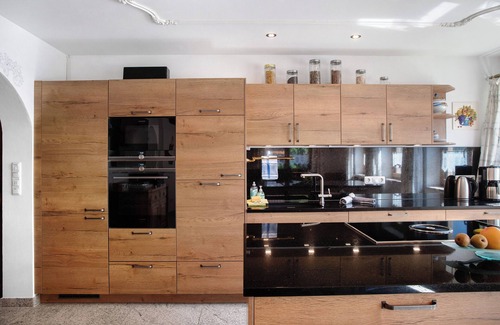 Mittenwald Apartment | Apartment 'Ferienwohnung Lapislazuli' with Mountain View, Private Terrace and Wi-Fi