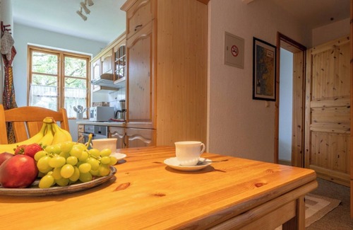 Nordstrand Apartment | Apartment 'Ferienwohnung Eiderente' with Shared Terrace, Shared Garden and Wi-Fi