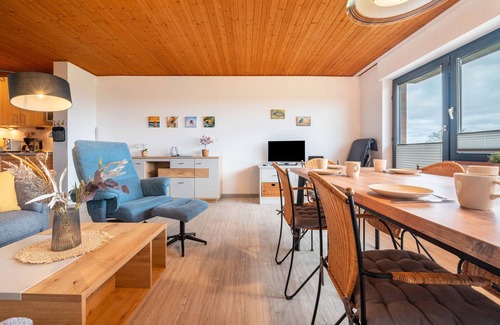 Schillig Apartment | Apartment 'Ferienwohnung 27 Sandbank, 80 Qm' with Sea View, Balcony and Wi-Fi