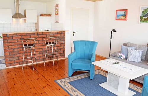 Altefaehr Apartment | Apartment 'Ferienwohnung Sundblick' with Lake View, Shared Terrace and Wi-Fi