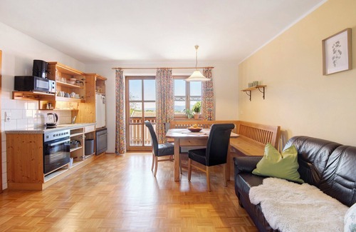 Eschlkam Apartment | Apartment 'Ferienwohnung 3' with Shared Garden, Balcony and Wi-Fi
