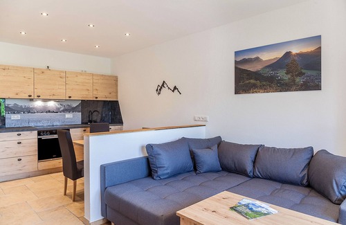 Farchant Apartment | Apartment 'Ferienwohnung Vrenal' with Mountain View, Shared Garden and Wi-Fi