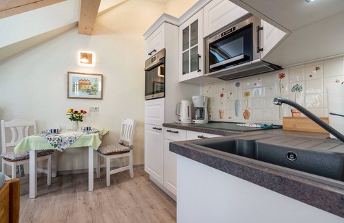 Meissen Apartment | Apartment 'Ferienwohnung 2 - Altstadtidyll' with Shared Terrace, Shared Garden and Wi-Fi