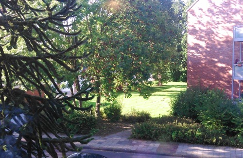 Altengroden Apartment | Apartment 'Fewo Altengroden Süd Wilhelmshaven' with Shared Garden and Wi-Fi