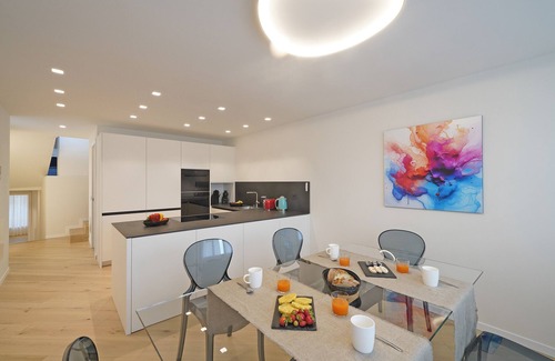 Salo Apartment | Apartment 'Flat 6' with Lake View, Wi-Fi, Air Conditioning with private jacuzzi