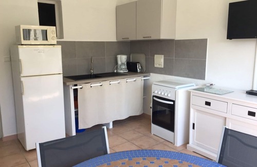 Favone Apartment | Apartment for 4 people, 1st floor, without sea view, direct access to the beach