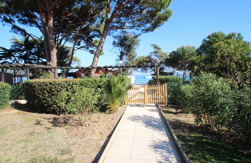 Rayol-Canadel-sur-Mer Apartment | Apartment for 4 people waterfront in Le Lavandou Pierre et Vacances