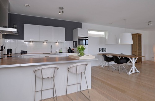 Oranjeplaat Apartment | Apartment for 4 people right on the water overlooking the marina
