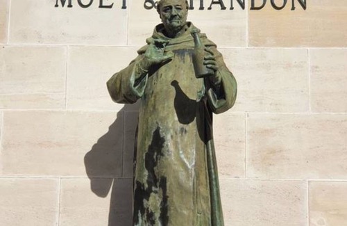 Epernay Apartment | Apartment for 4 people in the heart of downtown Epernay- Champagne,