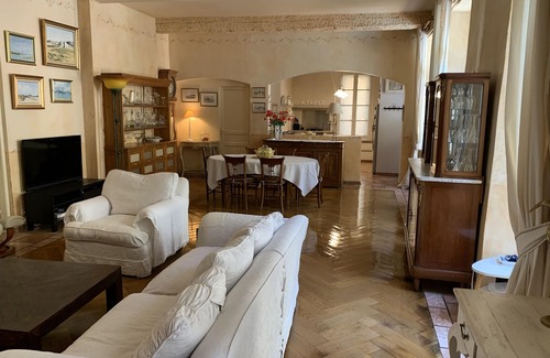 Cite Apartment | Apartment for 6/8 people in a 17th century private mansion with swimming pool