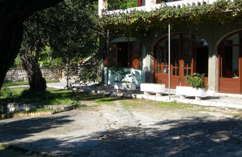 Barbati Apartment | APARTMENT FOR 6 PERSONS AT THE CENTER OF BARBATI, 50 METERS FROM THE BEACH