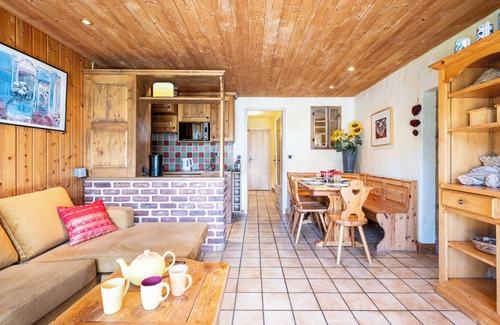 Champagny-en-Vanoise Apartment | Apartment 'Roméo' with Mountain View, Private Terrace and Shared Garden