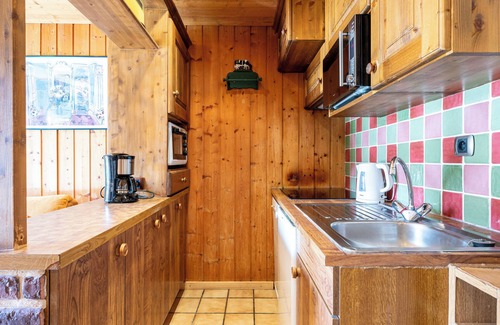 Champagny-en-Vanoise Apartment | Apartment 'Roméo' with Mountain View, Private Terrace and Shared Garden