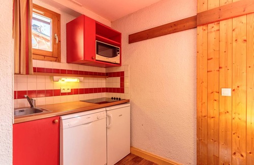 Plagne 1800 Apartment | Apartment in Plagne 1800 with balcony and parking