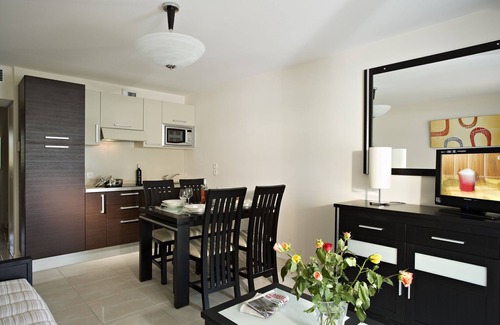 Mandelieu-La-Napoule Apartment | Apartment in Mandelieu with Marina Views