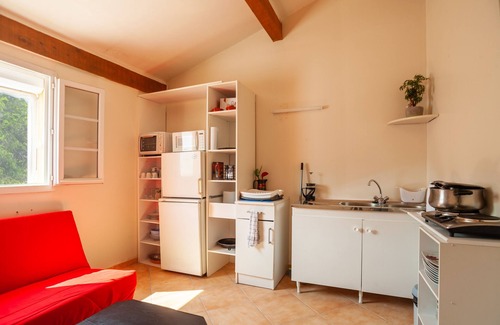 Peyrolles-en-Provence Apartment | Apartment 'Les Collins Du Sud 2' with Mountain View, Shared Terrace and Wi-Fi