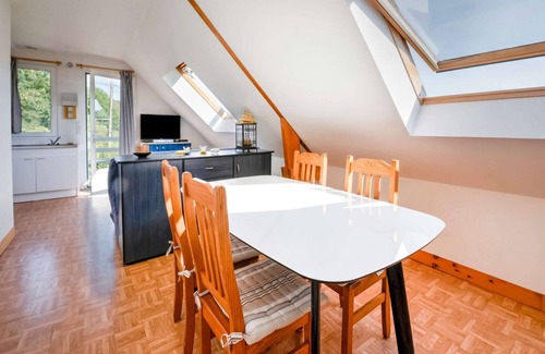 Saint-Remy Apartment | Apartment in Saint-Rémy near Lake