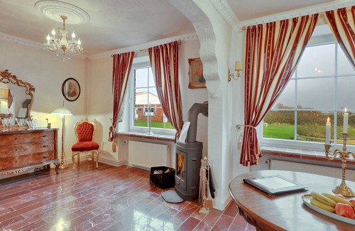 Horsbull Apartment | Apartment 'Großer Salon' with Shared Garden and Wi-Fi