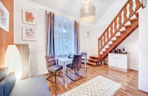 Gmain Apartment | Apartment 'Galerie- Am Kurgarten' with Mountain View and Wi-Fi