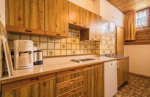 Lana Apartment | Apartment "Gantkofel Leilichhof" with Mountain View, Wi-Fi, Balcony & Garden