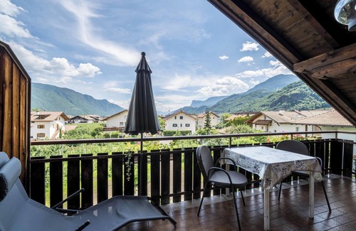 Lana Apartment | Apartment "Gantkofel Leilichhof" with Mountain View, Wi-Fi, Balcony & Garden