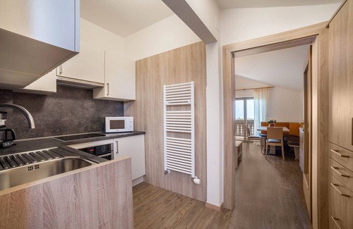 Schenna Apartment | Apartment "Gartenheim Elisabeth" with Mountain View, Shared Pool & Wi-Fi