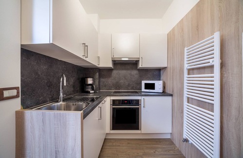 Schenna Apartment | Apartment "Gartenheim Elisabeth" with Mountain View, Shared Pool & Wi-Fi
