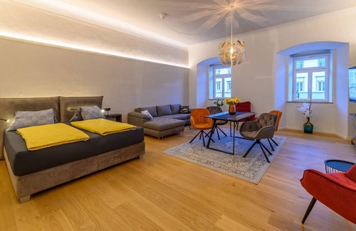 Gmuend in Kaernten Apartment | Apartment "Gasthof Alte Post - Top 3 Manta" with Mountain View & Wi-Fi