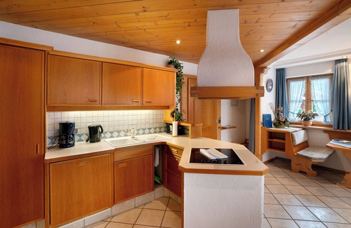 Mittenwald Apartment | Apartment 'Gebirgsveilchen Nr 7' with Mountain View, Shared Garden and Wi-Fi