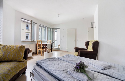 Outer Neustadt Apartment | Apartment 'Gemütliche 1-Zimmer-Wohnung' with Private Terrace and Wi-Fi