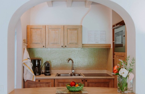 Puegnago del Garda Apartment | Apartment 'Giada' with Shared Pool, Wi-Fi and Air Conditioning